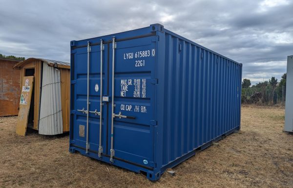 Container usat semi-nou de 6,05 x 2,44 m.